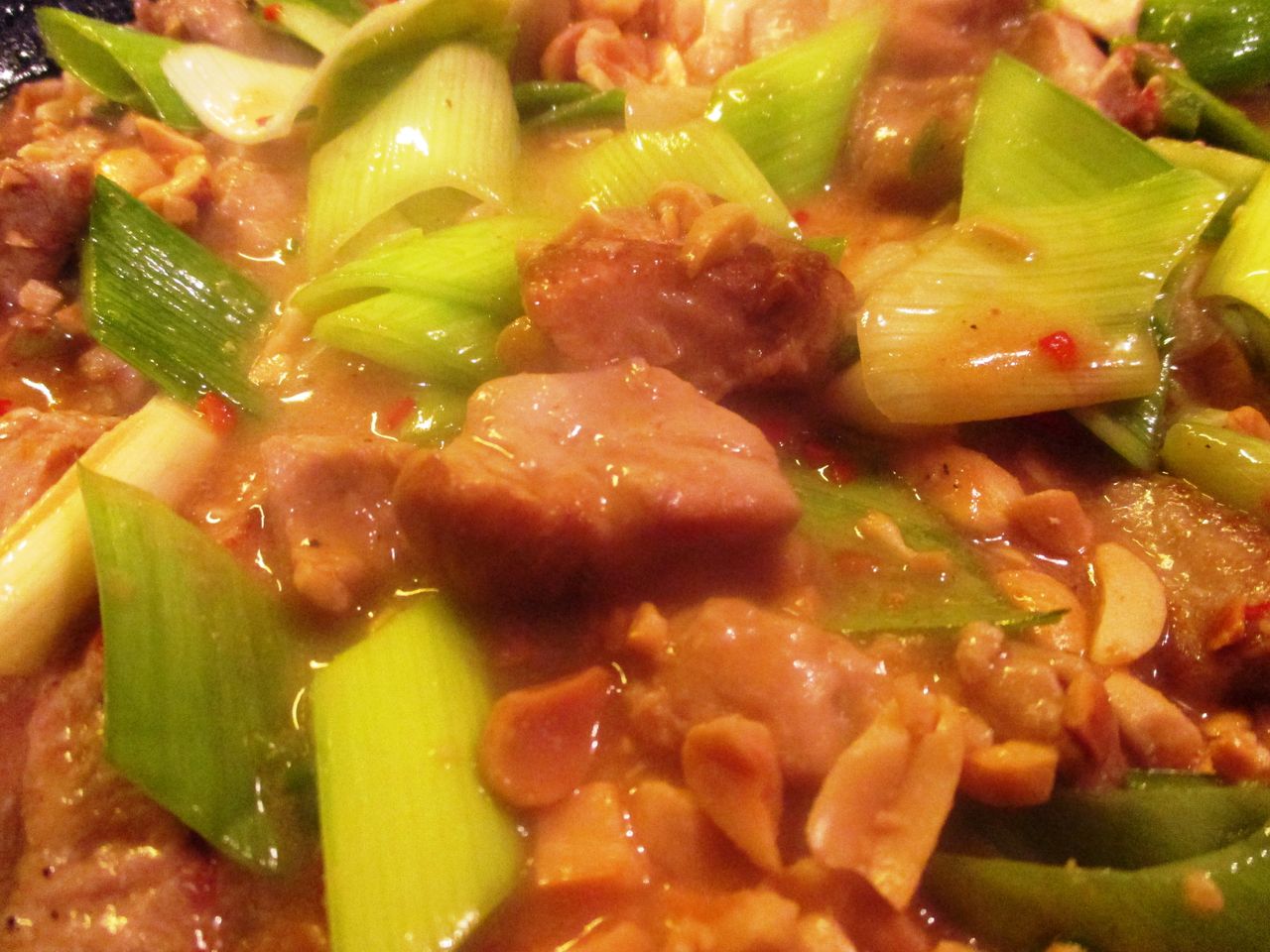 Schweinefilet mit Erdnüssen und Lauch aus dem Wok – Ichzeigdirwiemanskocht