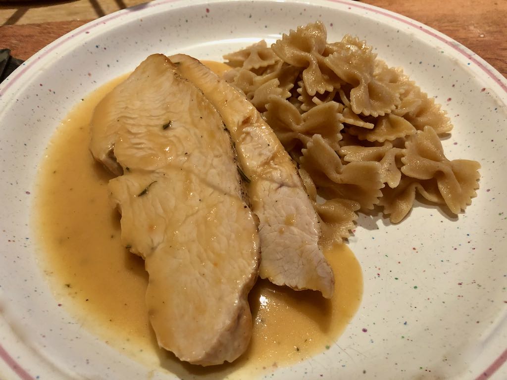 Putenbraten mit Kräuter-Rahm-Sauce – Ichzeigdirwiemanskocht